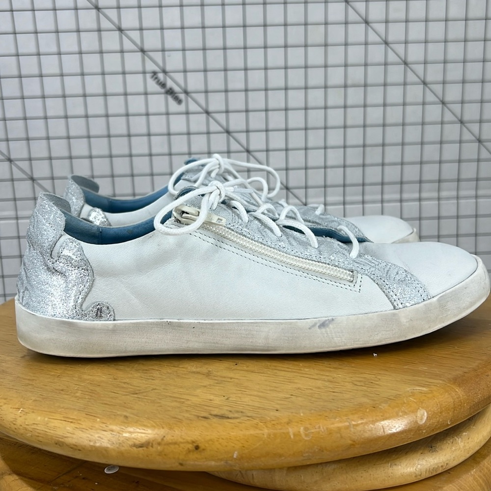 Cloud AGNES white w/metallic silver trim accent sneaker 7
